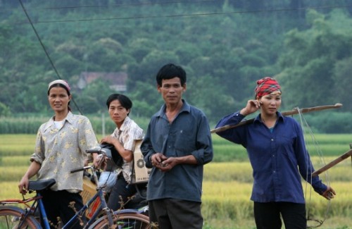 Đổi mới kinh tế vẫn theo kiểu “dò đá qua sông”