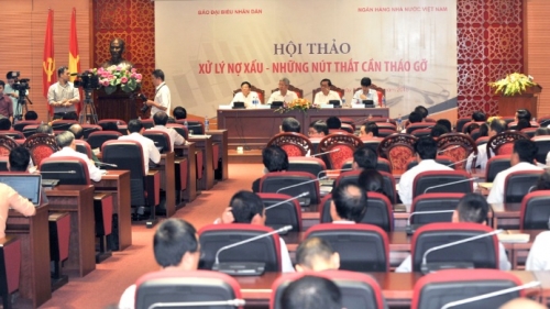 Xử lý nợ xấu: Ngân hàng không thể “đơn thương độc mã”