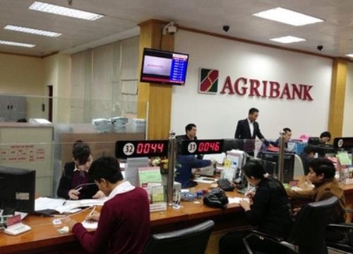 Agribank chung tay vượt bão cùng với khách hàng Agribank chung tay vượt bão cùng với khách hàng