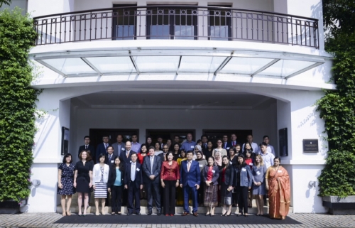 Nâng cao nhận thức và Bảo vệ người Tiêu dùng Tài chính