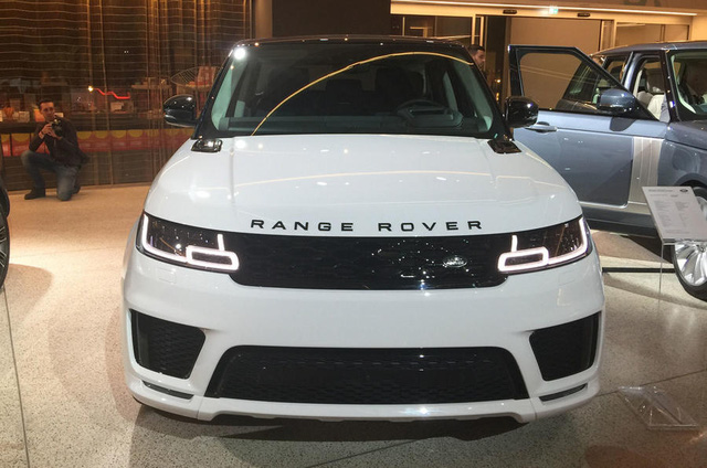 Lần đầu chiêm ngưỡng vẻ đẹp bằng xương, bằng thịt của Range Rover Sport 2018 - Ảnh 1. Lần đầu chiêm ngưỡng vẻ đẹp bằng xương, bằng thịt của Range Rover Sport 2018 - Ảnh 1.