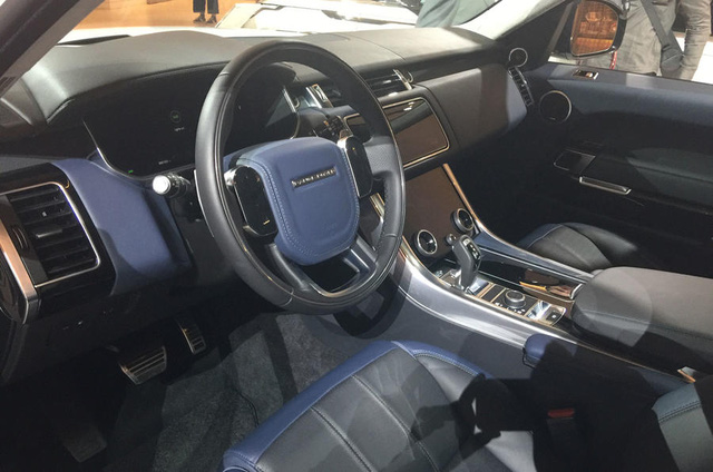 Lần đầu chiêm ngưỡng vẻ đẹp bằng xương, bằng thịt của Range Rover Sport 2018 - Ảnh 2. Lần đầu chiêm ngưỡng vẻ đẹp bằng xương, bằng thịt của Range Rover Sport 2018 - Ảnh 2.