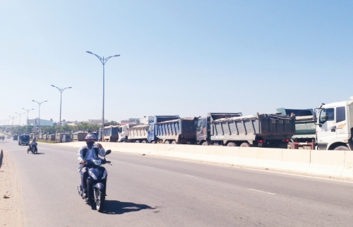 Lại chuyện xe ben cày đường Lại chuyện xe ben cày đường