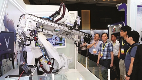 Vingroup với 3 mũi nhọn công nghệ Vingroup với 3 mũi nhọn công nghệ