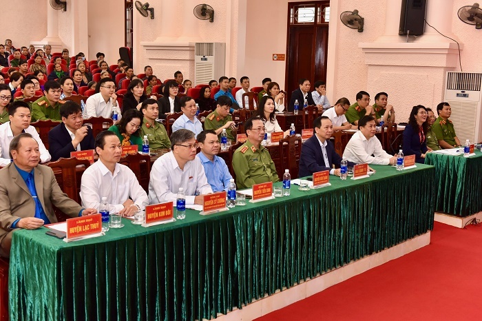 nganh ngan hang chung tay dau tranh day lui tin dung den