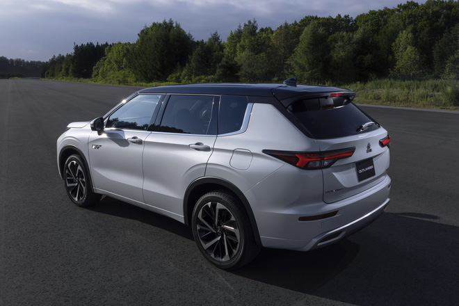 Ra mắt Mitsubishi Outlander PHEV 2022