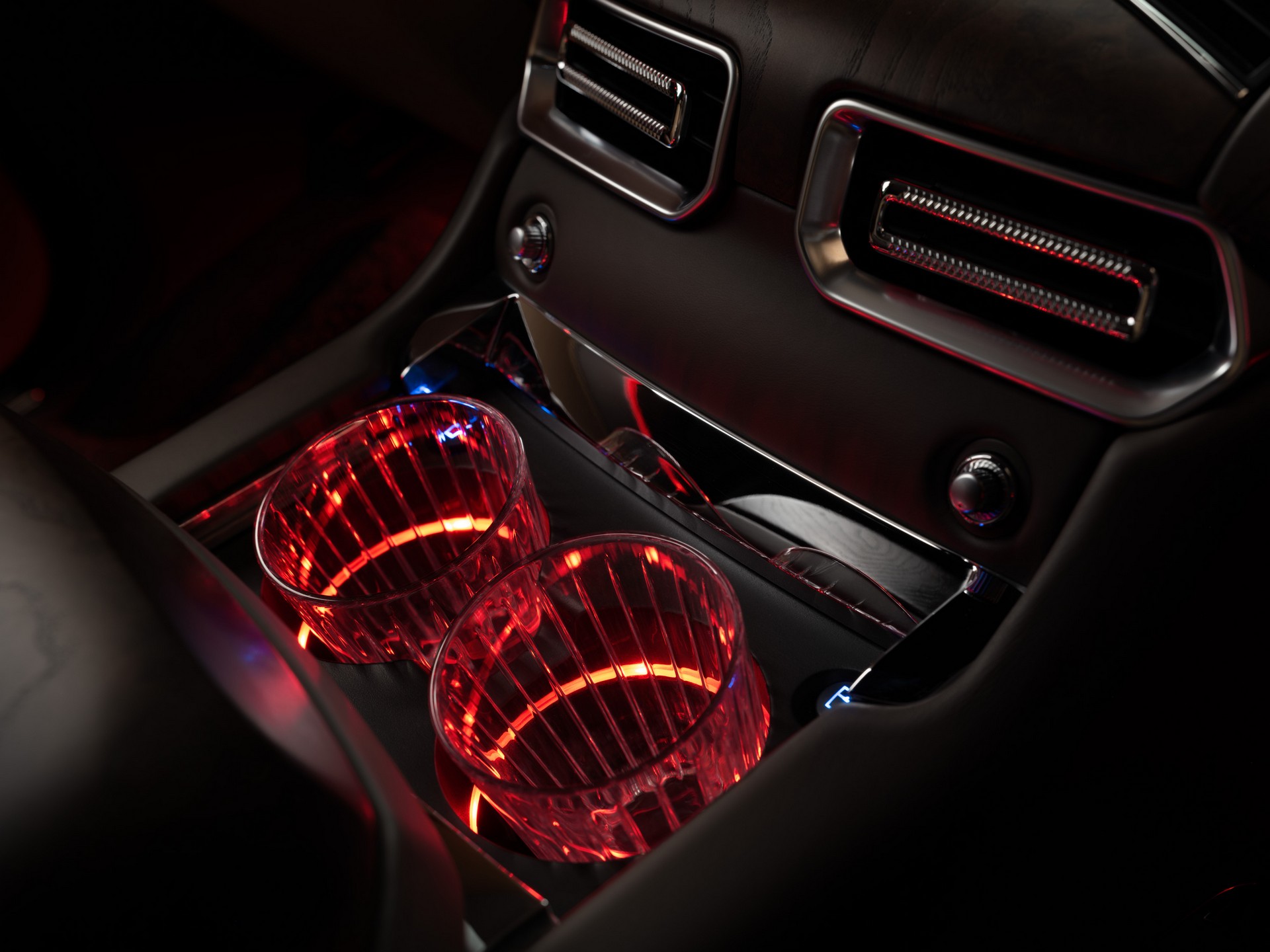 Thương hiệu xe hạng sang của Nga ra mắt SUV mới Aurus Komendant