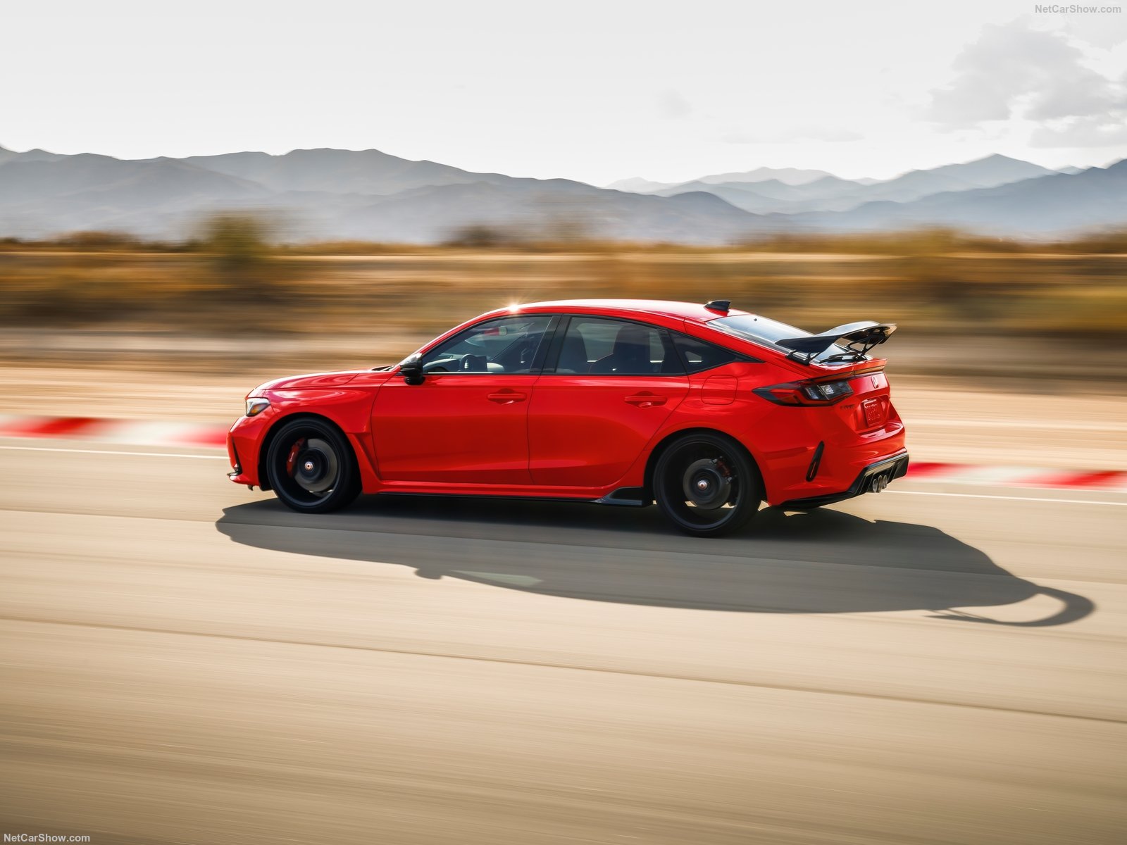 Honda Civic Type R 2023 có giá bán dự kiến dưới 2 tỷ đồng