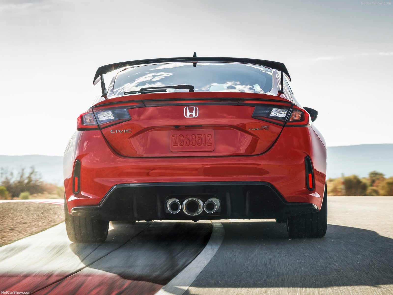 Honda Civic Type R 2023 có giá bán dự kiến dưới 2 tỷ đồng