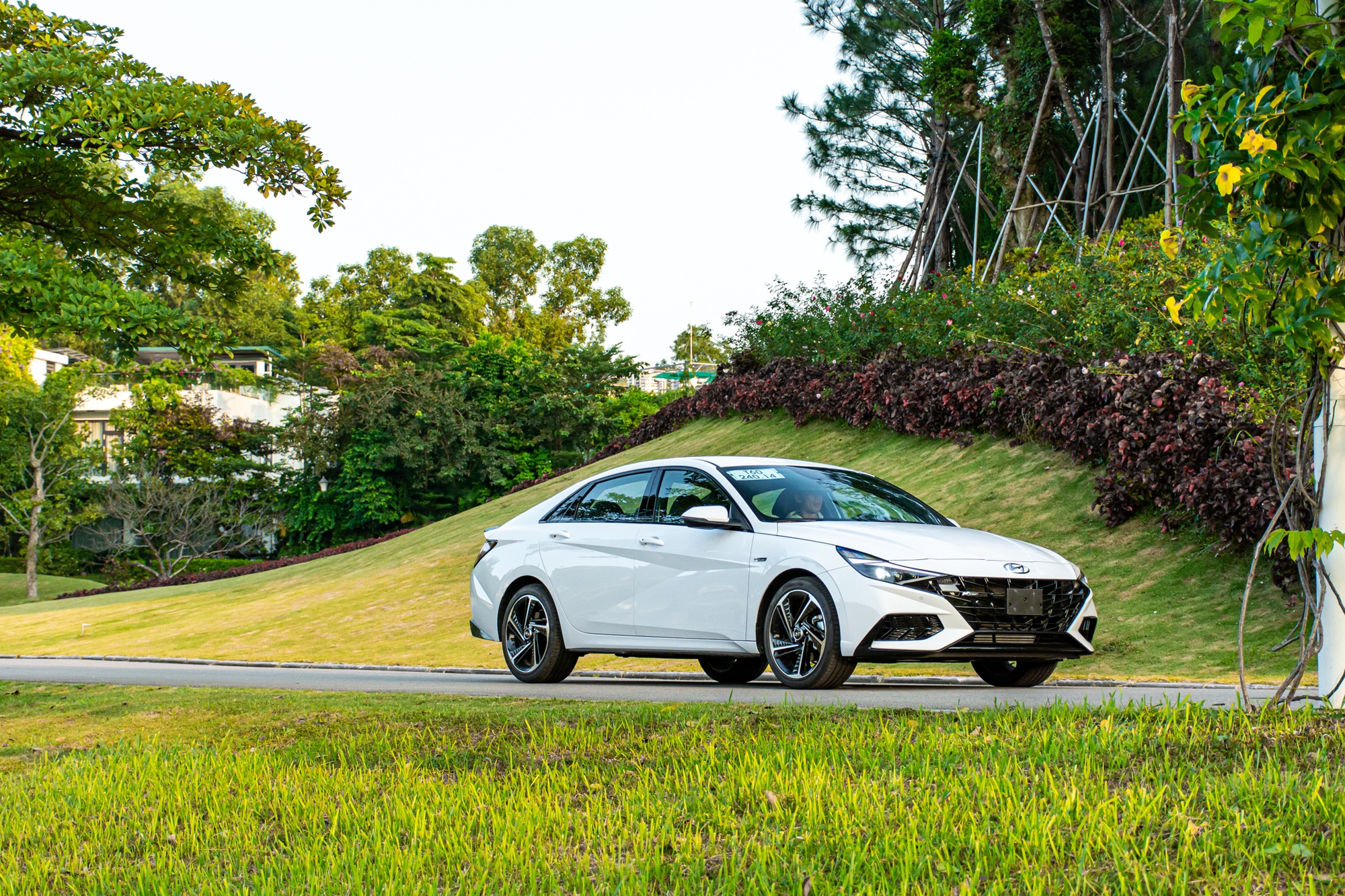 Hyundai Elantra 2023 vừa ra mắt có giá bán từ 599 triệu đồng Hyundai Elantra 2023 vừa ra mắt có giá bán từ 599 triệu đồng