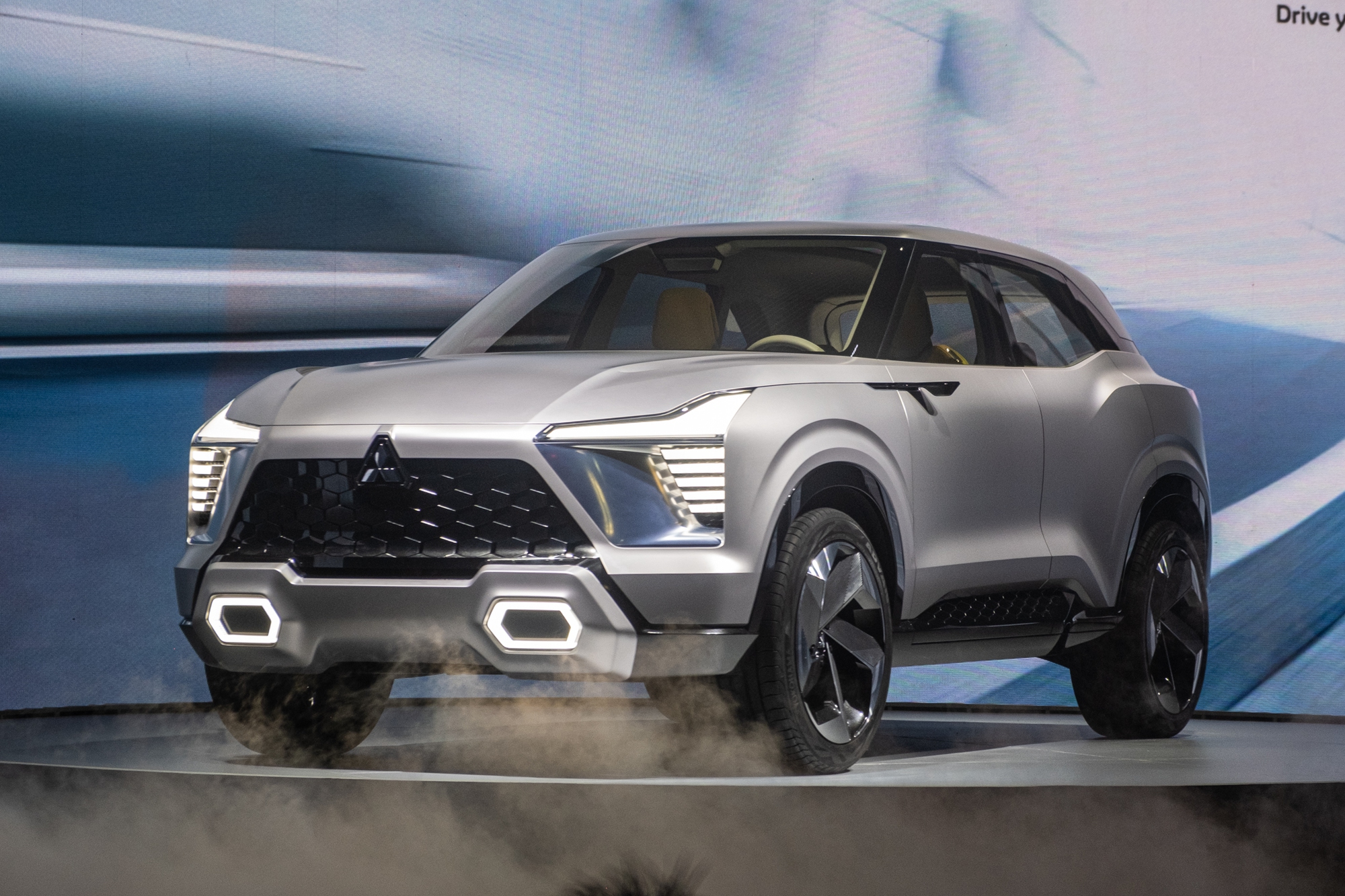 Mitsubishi XFC Concept ra mắt tại Việt Nam Mitsubishi XFC Concept ra mắt tại Việt Nam