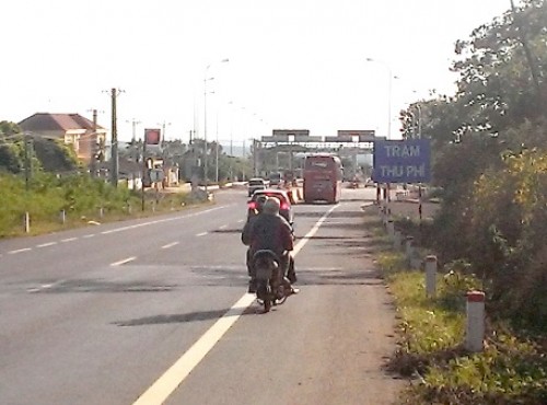 Đặt trạm thu phí có bất cập?