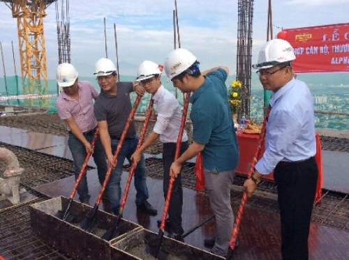 Cất nóc dự án Luxury Apartment