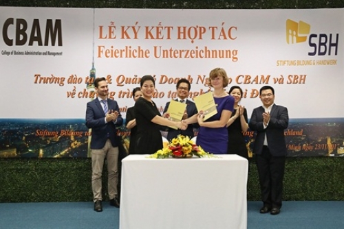 CBAM và SBH ký hợp tác đào tạo
