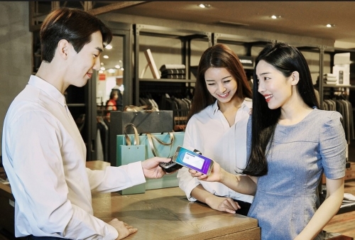 Thẻ ngân hàng hướng đến người tiêu dùng trẻ Thẻ ngân hàng hướng đến người tiêu dùng trẻ