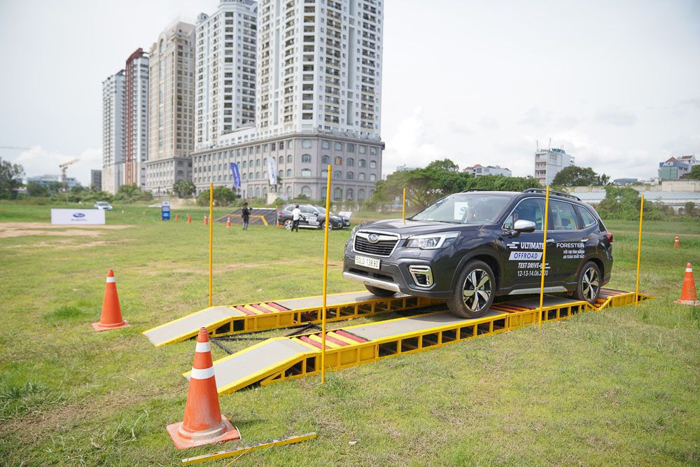 mua subaru forester voi gia chi tu 899 trieu dong