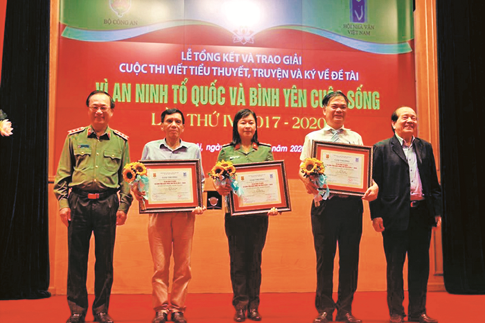 Phá án - “mỏ vàng” đề tài tiểu thuyết