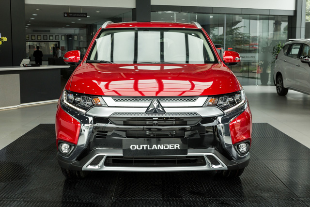 Mitsubishi Outlander tung khuyến mãi khủng mitsubishi outlander tung khuyen mai khung
