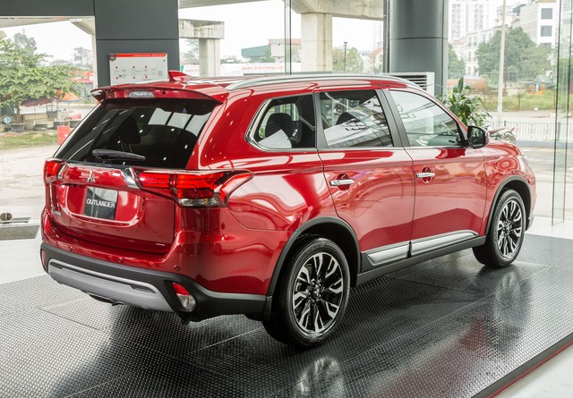 Mitsubishi Outlander tung khuyến mãi khủng mitsubishi outlander tung khuyen mai khung