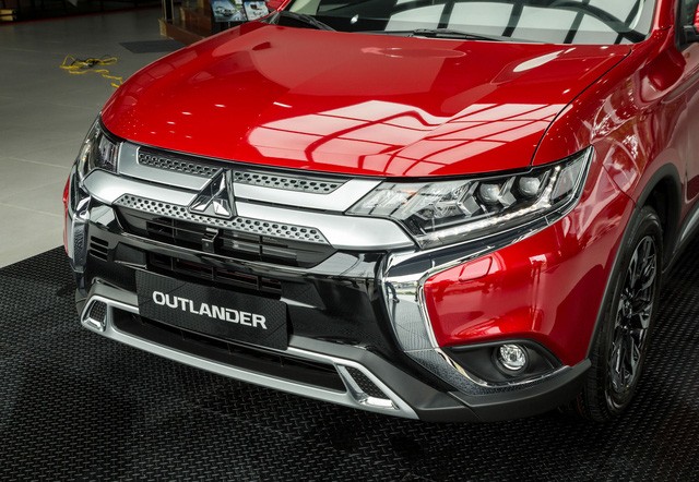 Mitsubishi Outlander tung khuyến mãi khủng mitsubishi outlander tung khuyen mai khung