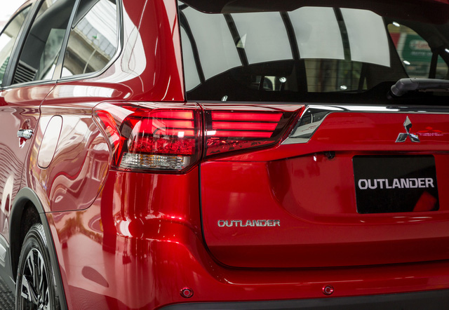 Mitsubishi Outlander tung khuyến mãi khủng mitsubishi outlander tung khuyen mai khung