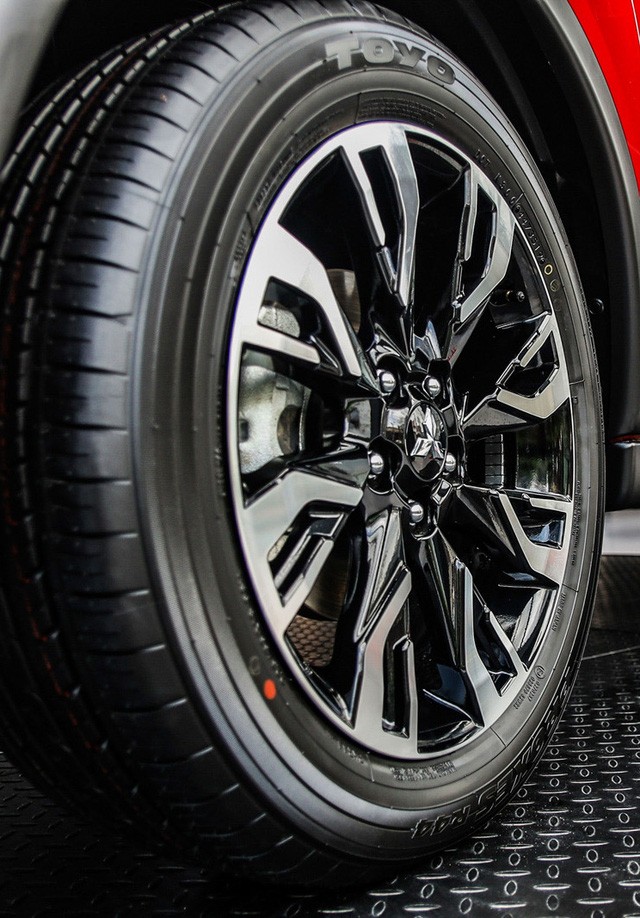 Mitsubishi Outlander tung khuyến mãi khủng mitsubishi outlander tung khuyen mai khung