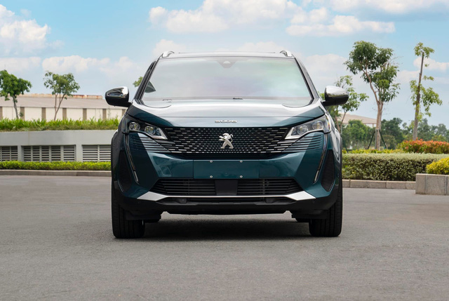 Peugeot 5008 2021 ra mắt tại Việt Nam với giá bán từ 1,219 tỷ đồng