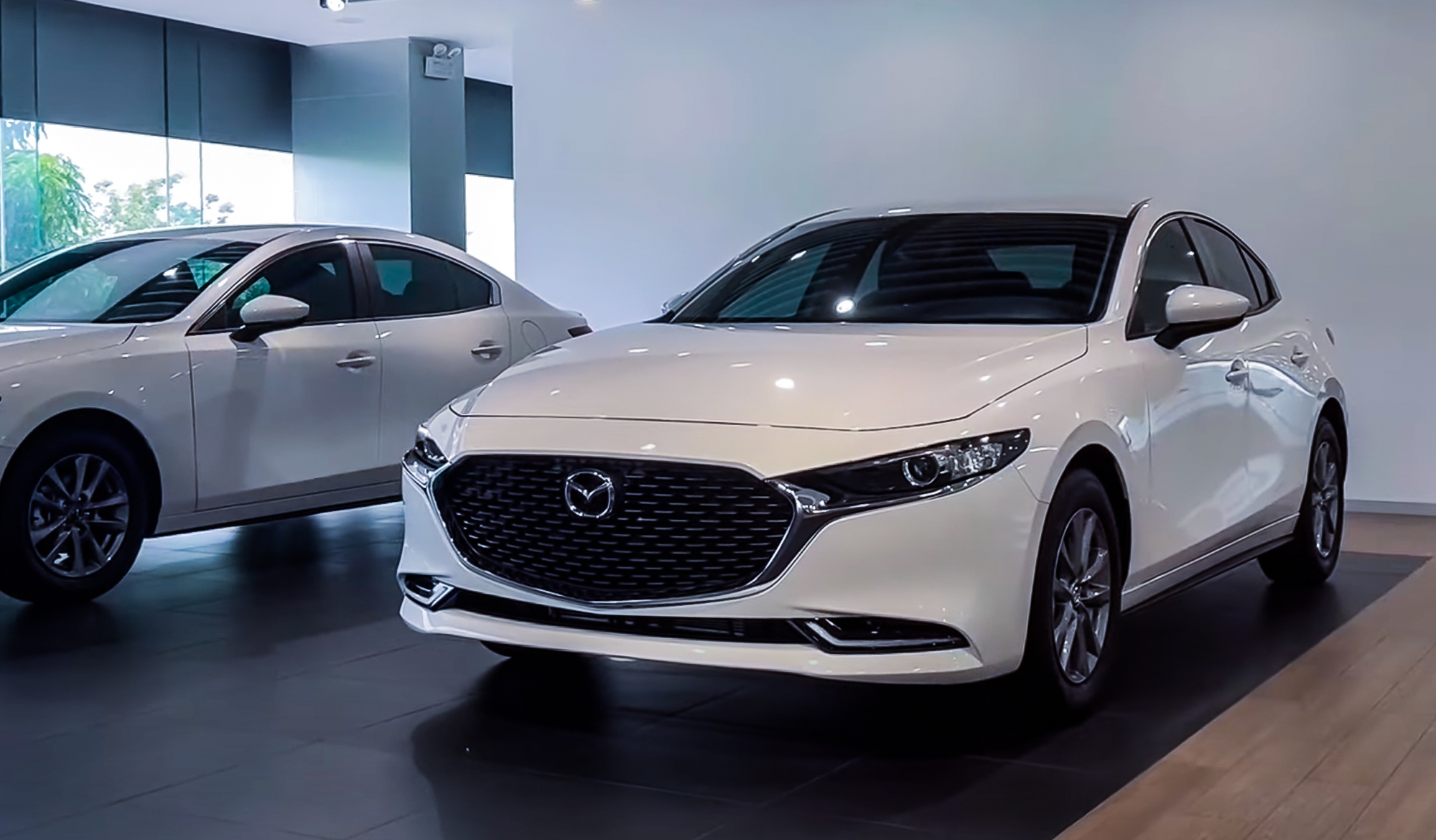 Đại lý ô tô đua giảm giá