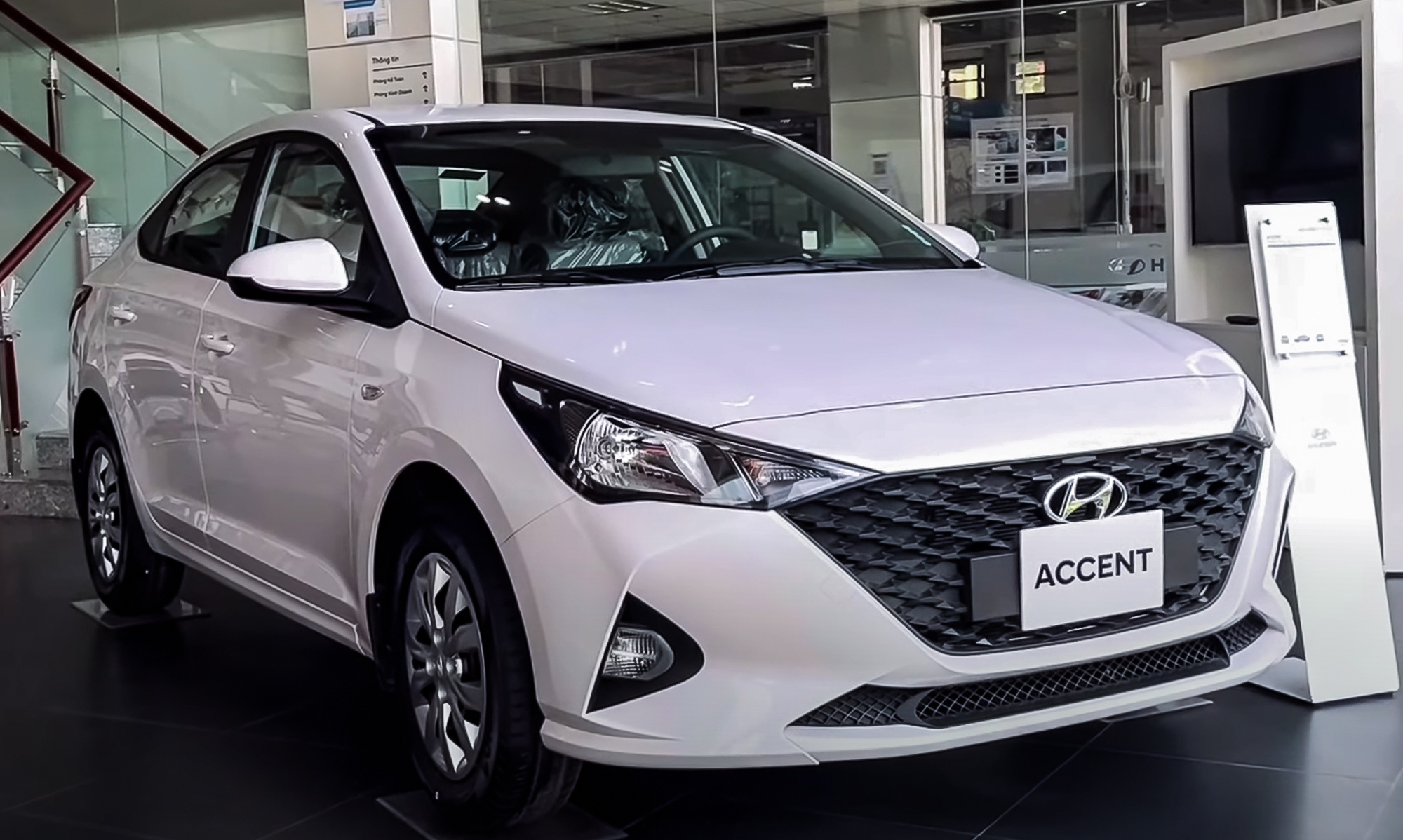 Đại lý ô tô đua giảm giá