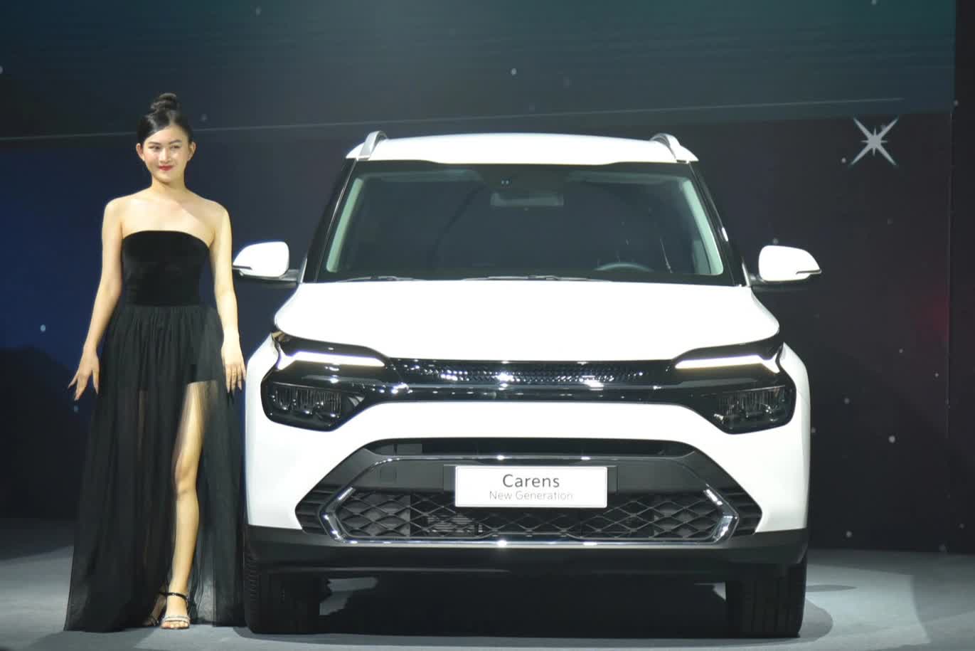 Kia Carens 2023 có giá từ 619 triệu Kia Carens 2023 có giá từ 619 triệu