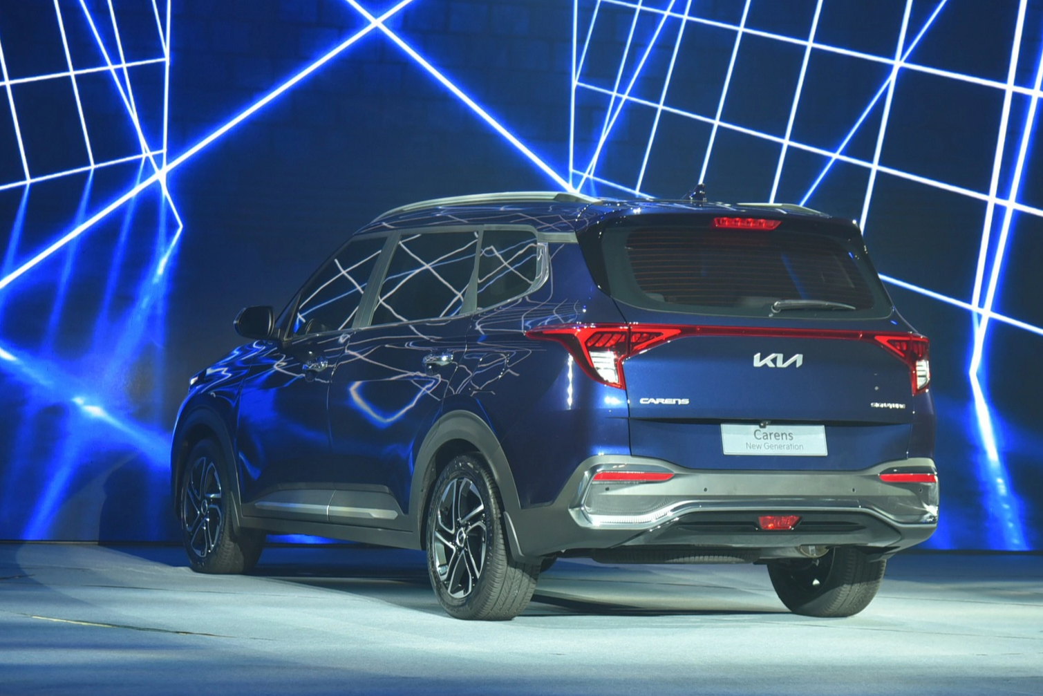 Kia Carens 2023 có giá từ 619 triệu Kia Carens 2023 có giá từ 619 triệu