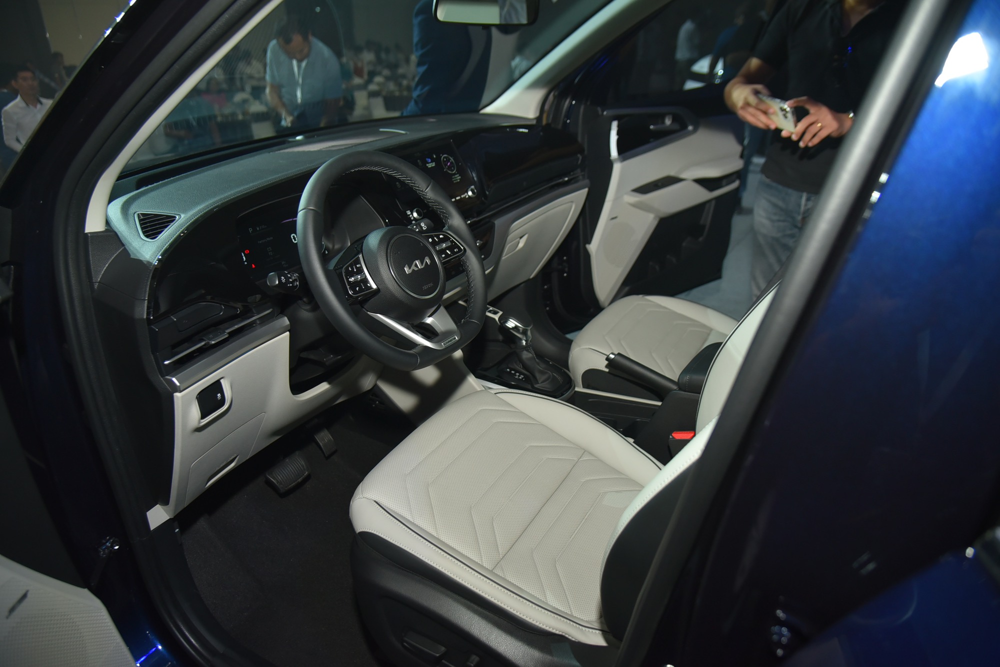 Kia Carens 2023 có giá từ 619 triệu Kia Carens 2023 có giá từ 619 triệu