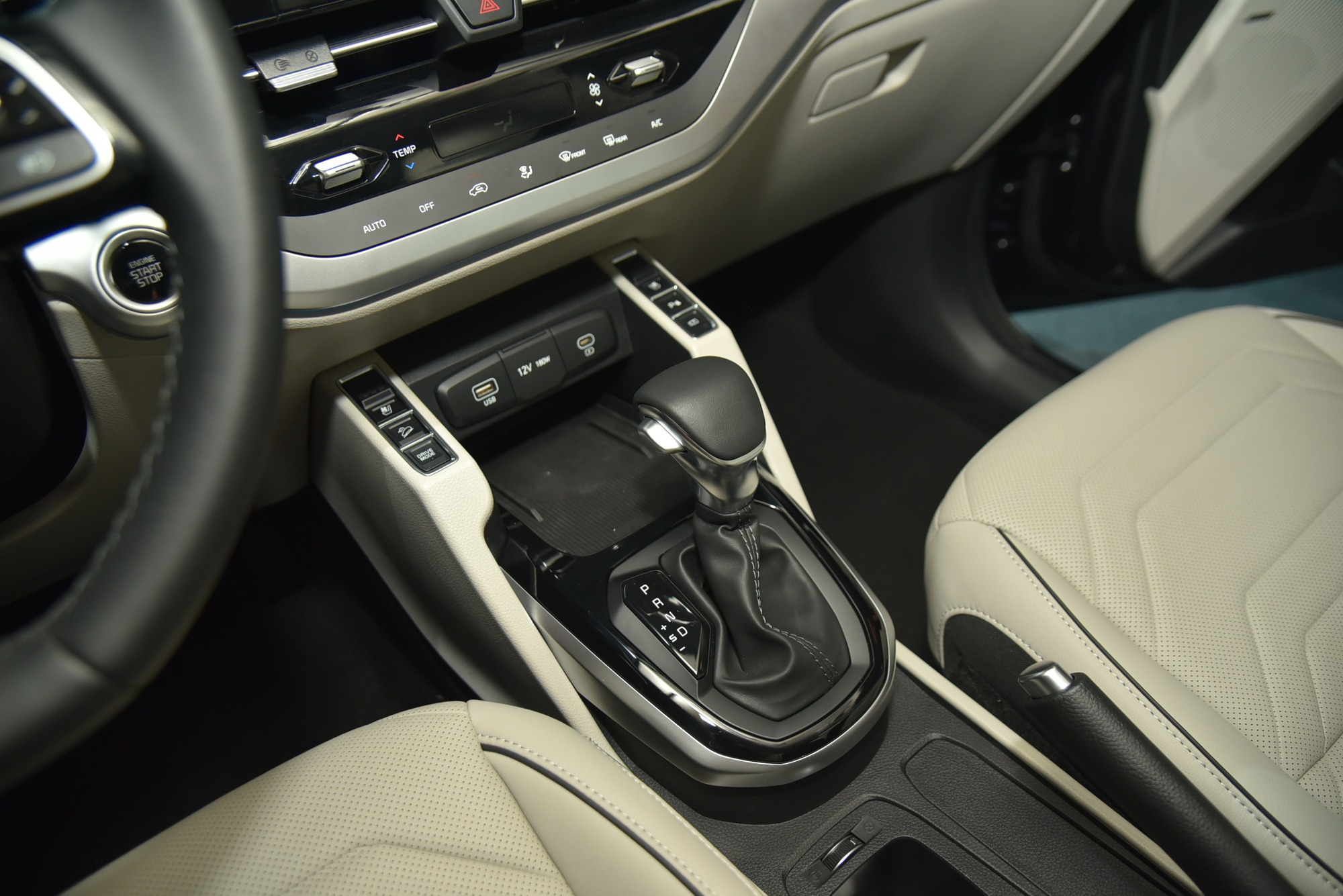 Kia Carens 2023 có giá từ 619 triệu Kia Carens 2023 có giá từ 619 triệu