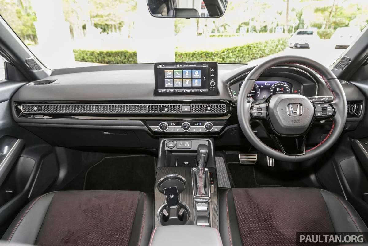 Honda Civic bản hybrid có giá khoảng 900 triệu đồng