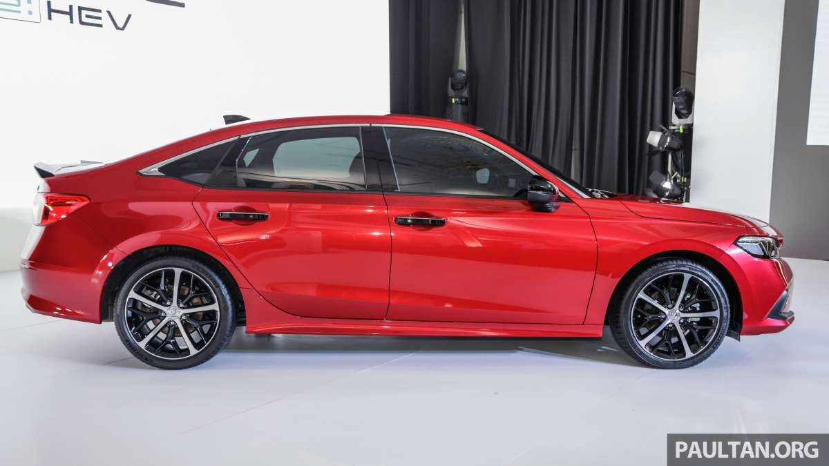 Honda Civic bản hybrid có giá khoảng 900 triệu đồng
