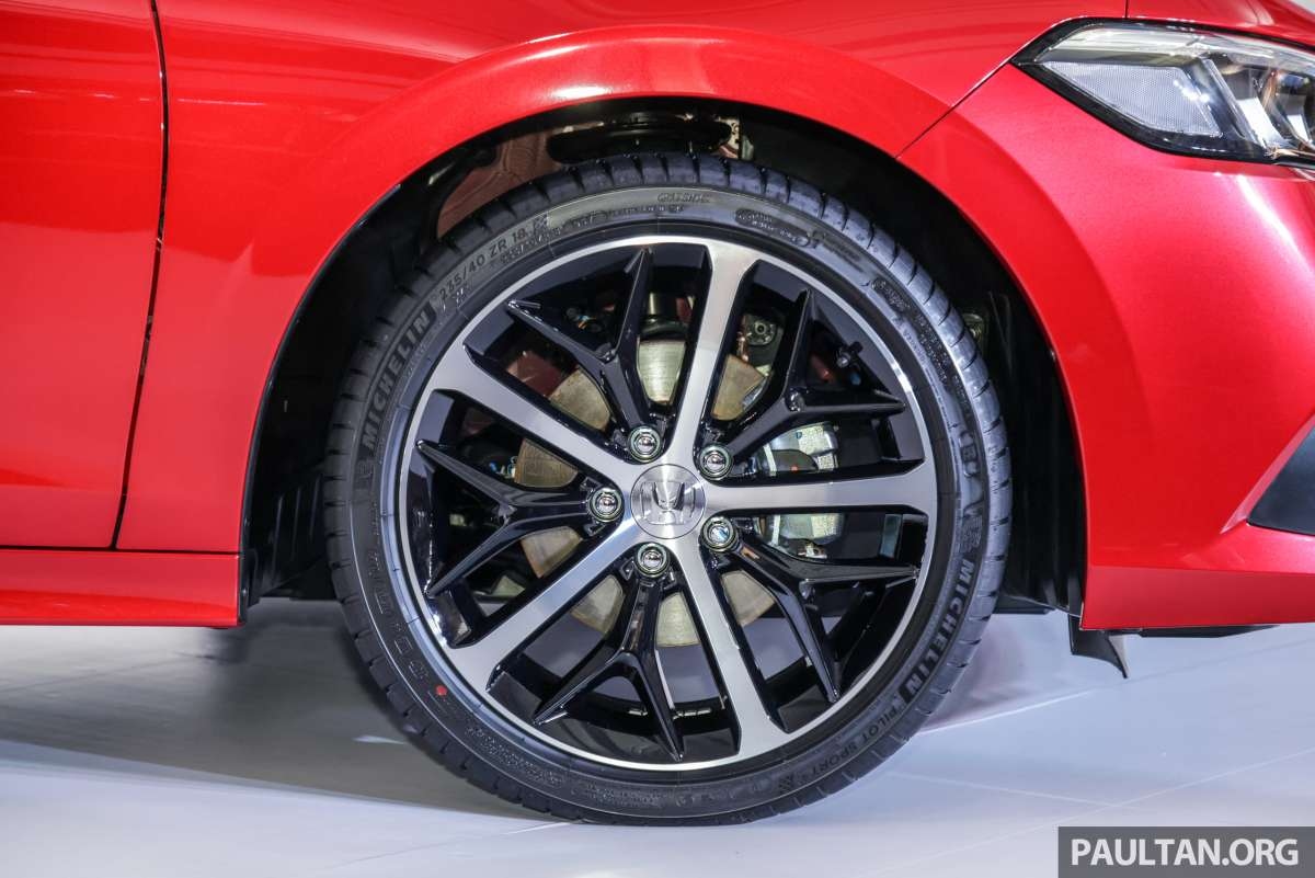 Honda Civic bản hybrid có giá khoảng 900 triệu đồng