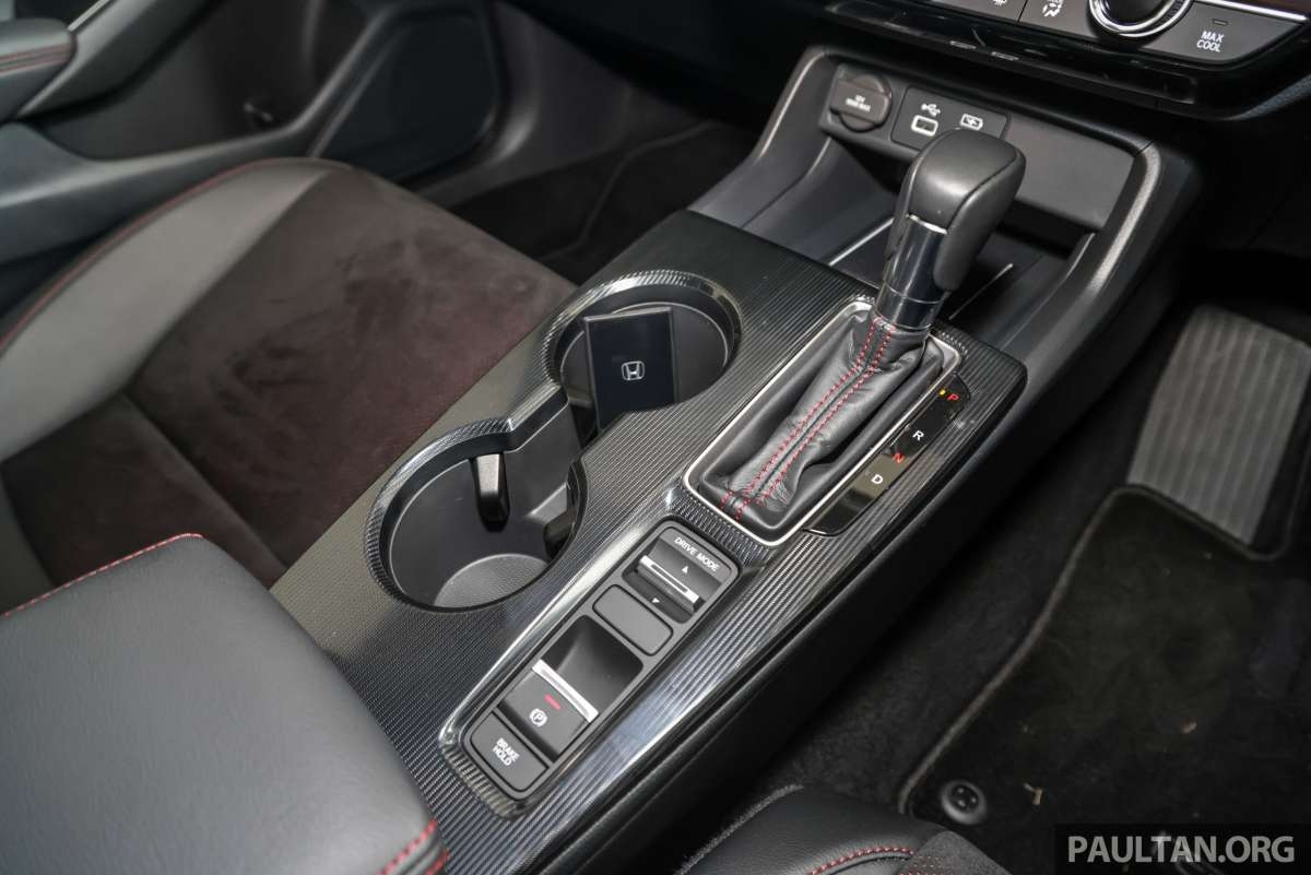 Honda Civic bản hybrid có giá khoảng 900 triệu đồng