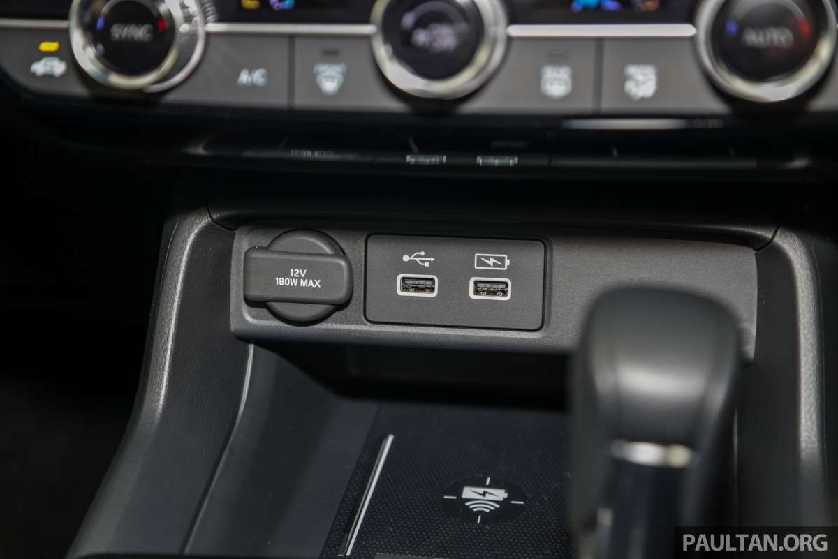 Honda Civic bản hybrid có giá khoảng 900 triệu đồng