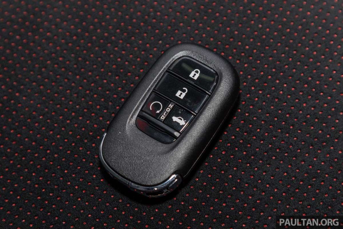 Honda Civic bản hybrid có giá khoảng 900 triệu đồng