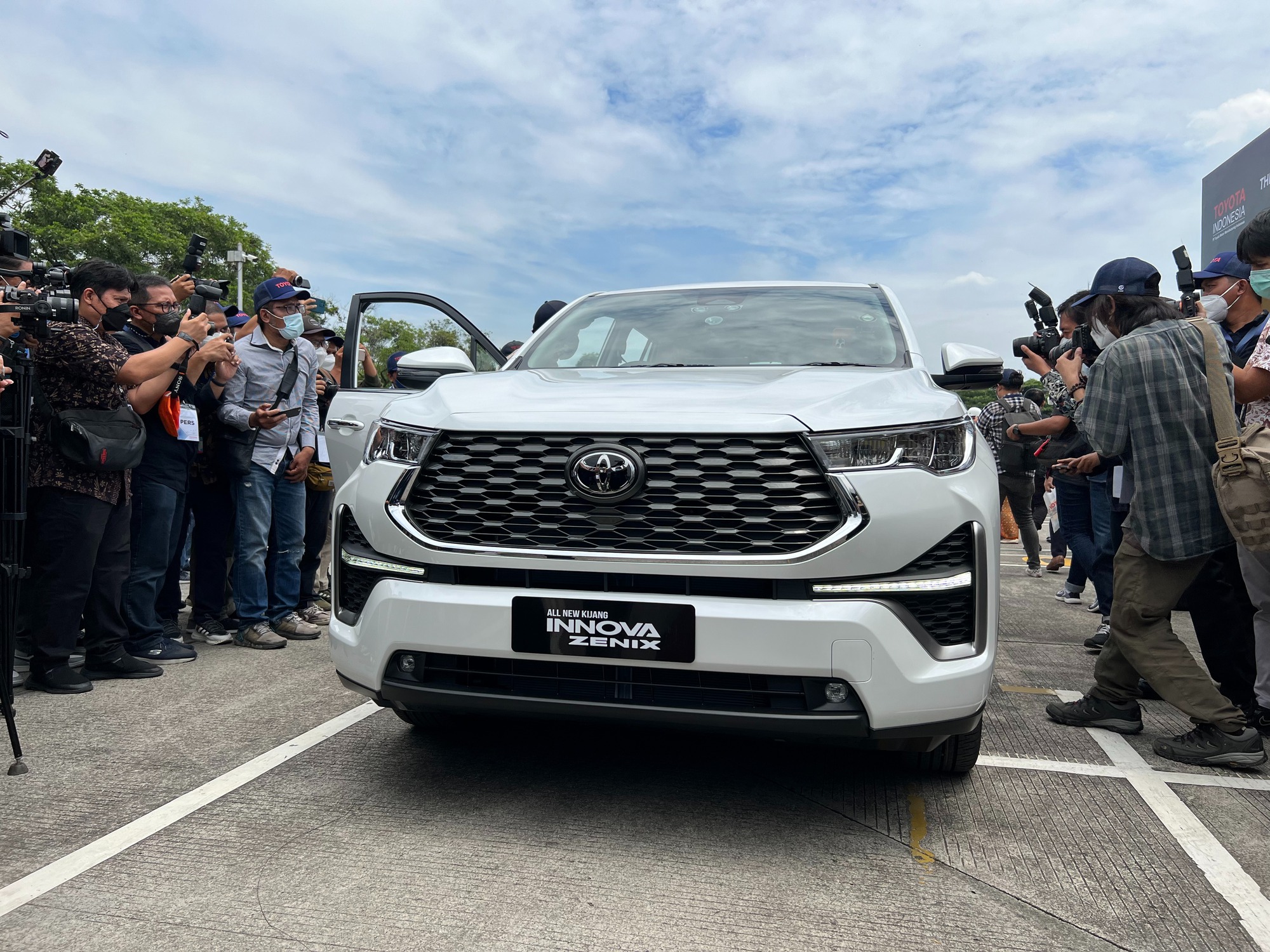 Toyota Innova 2023 chính thức ra mắt với giá bán từ khoảng 660 triệu đồng