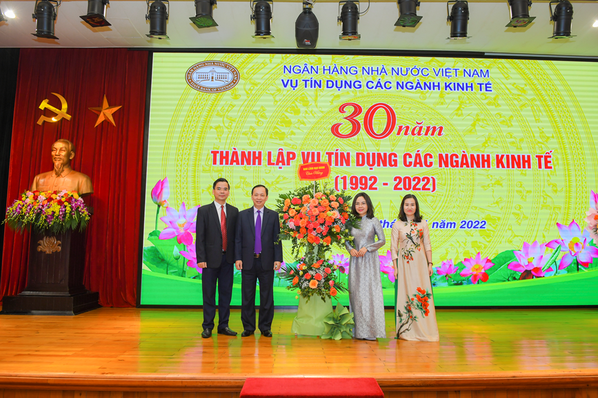 Vụ Tín dụng các ngành kinh tế - 30 năm thành lập vu tin dung cac nganh kinh te ngan hang nha nuoc to chuc ky niem 30 nam thanh lap