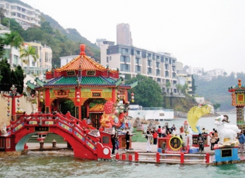 Du lịch cuối năm sôi động