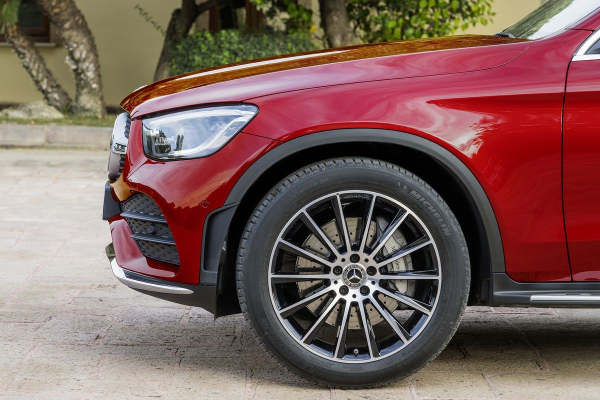 Mercedes GLC 300 4Matic 2020 nhập Đức có giá 2,559 tỷ đồng