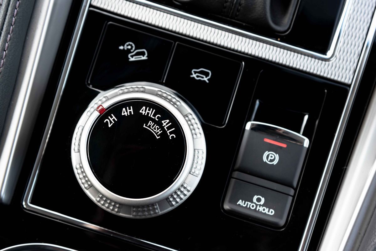 nhan khuyen mai den 55 trieu dong khi mua mitsubishi pajero sport