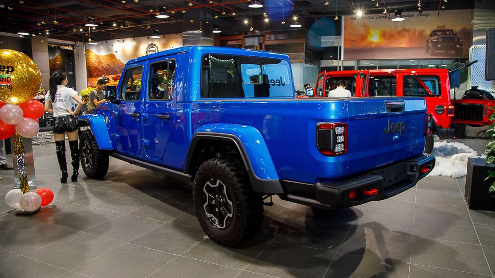 Jeep Gladiator 2021 giá từ 3,2 tỷ đồng có gì? jeep gladiator 2021 gia tu 32 ty dong co gi