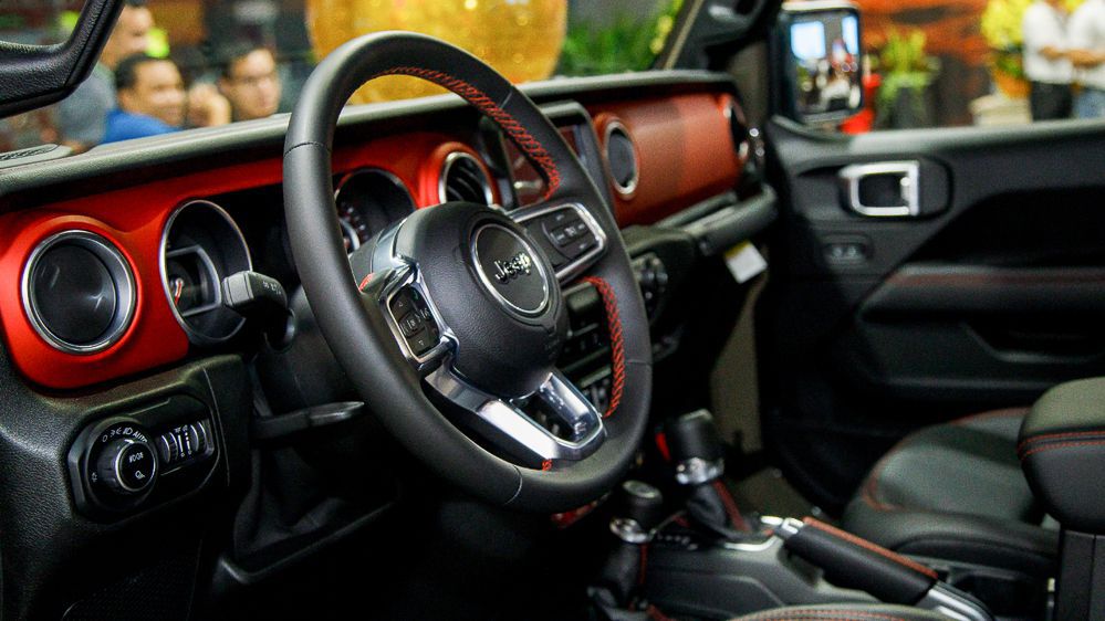 Jeep Gladiator 2021 giá từ 3,2 tỷ đồng có gì? jeep gladiator 2021 gia tu 32 ty dong co gi