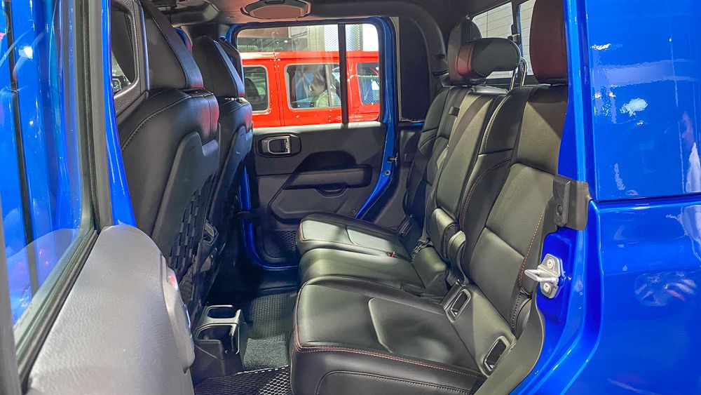 Jeep Gladiator 2021 giá từ 3,2 tỷ đồng có gì? jeep gladiator 2021 gia tu 32 ty dong co gi