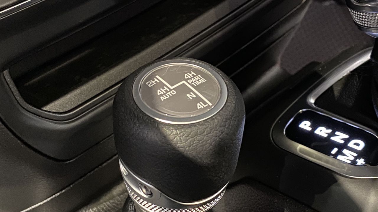 Jeep Gladiator 2021 giá từ 3,2 tỷ đồng có gì? jeep gladiator 2021 gia tu 32 ty dong co gi