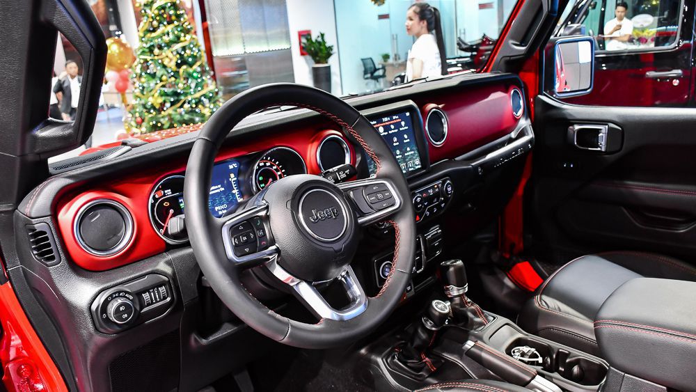can canh jeep wrangler 2021 co gia tu 295 ty dong