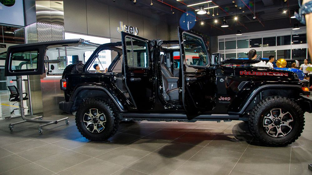 can canh jeep wrangler 2021 co gia tu 295 ty dong